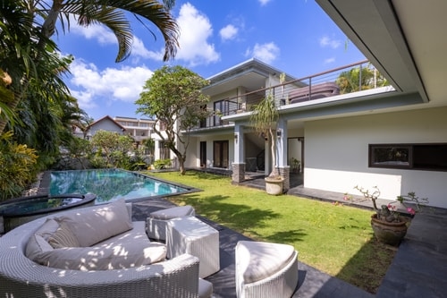 3BR Best Social Villa - Garden & Rooftop Lounge