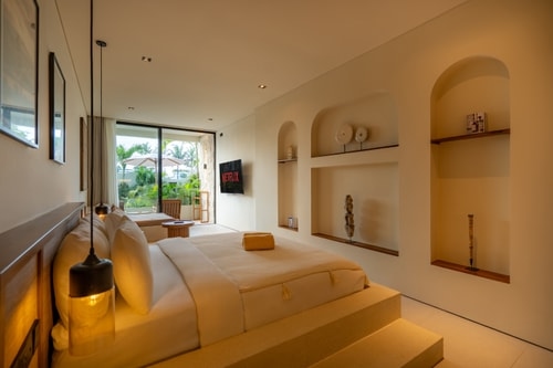 Designer 1BR Studio | Poolside Terrace & Work Hub