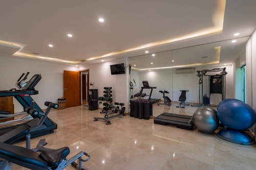 5BR Uluwatu’s Ocean View Villa | Gym & Mini Golf