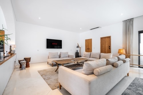 Bianca Villa - 4 Bedroom with Pool Table, Canggu