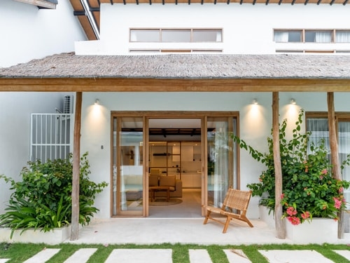 Tropical 1BR Loft with Shared Pool in Berawa