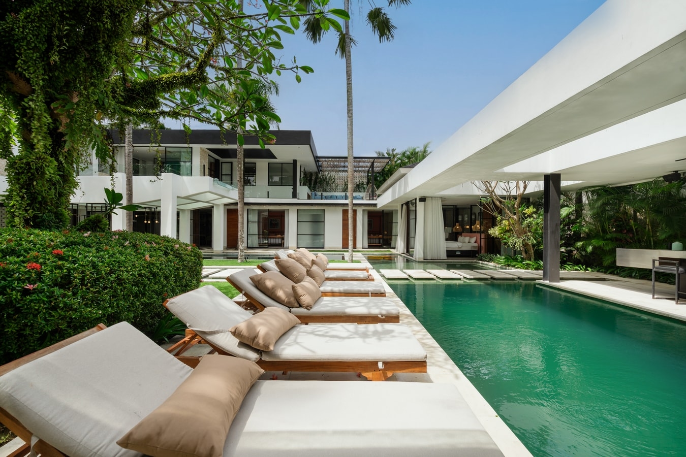 Deja Bali - 5BR Villa with Pool & Rooftop, Canggu