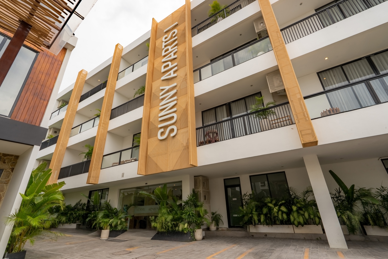 1BR Luxe Coastal Suite | 750m to Batu Belig Beach