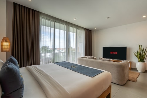 Coastal 1BR Suite: Pool, Near Batu Belig Beach