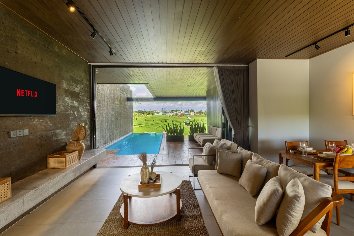 Madison - 3BR Villa with Paddy View Pool, Canggu