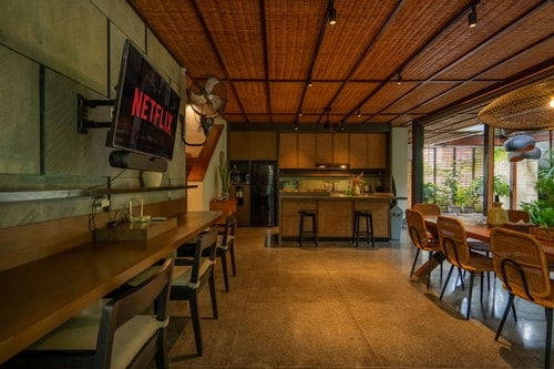 Hollow - 5BR Villa with Pool and Rooftop, Canggu