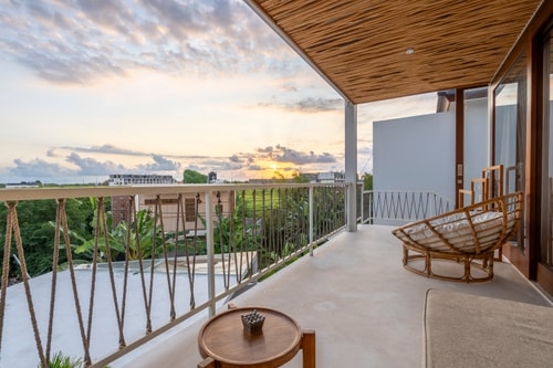 1BR Sunset Deck Canggu | Sunlit Bath, Near Beach