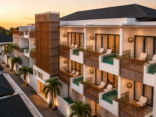1BR Suite near Pererenan Beach: Sleek Pool Balcony