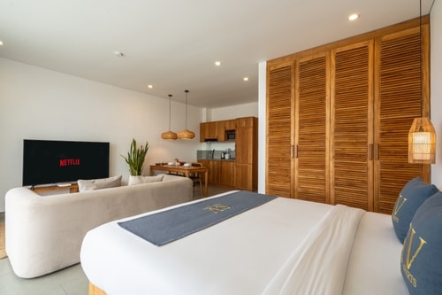 1BR Suite | Pool Access, 750m to Batu Belig Beach