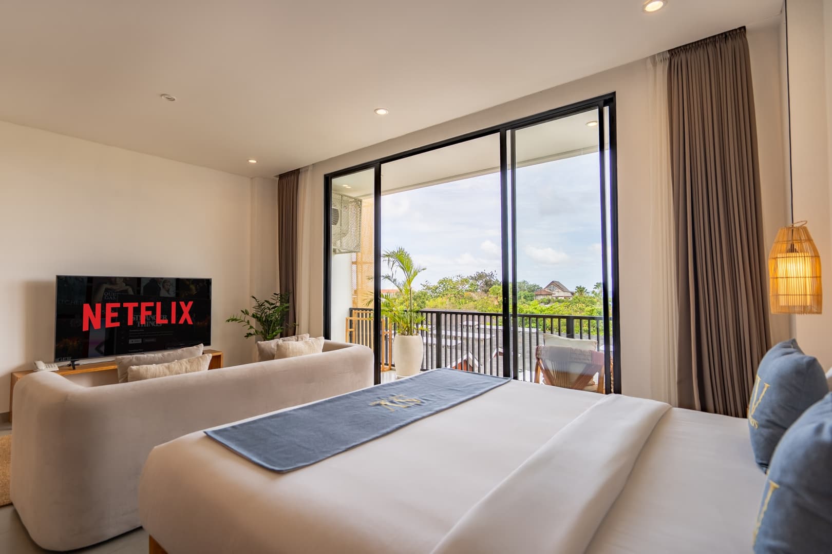 1BR Beachtown Canggu | Pool, Near Batu Belig Beach