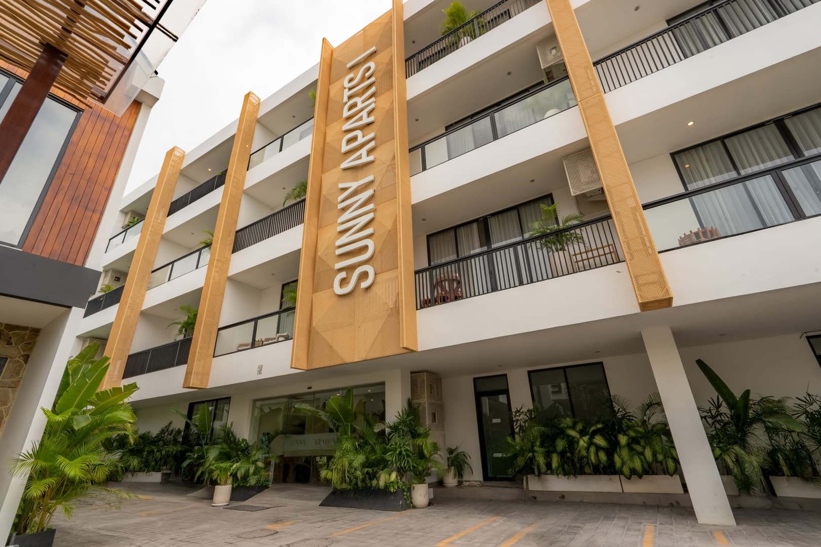 1BR Luxe Coastal Suite | 750m to Batu Belig Beach