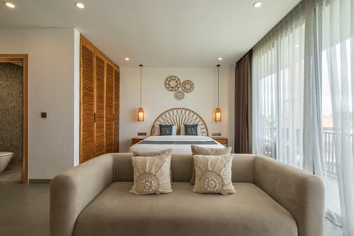 One Bedroom Suite Natural Design
