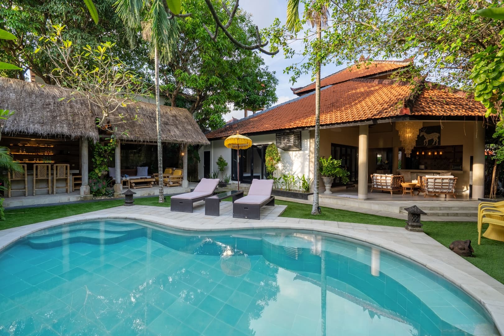 Aliya Villa - 2 Bedroom Villa with Pool, Seminyak