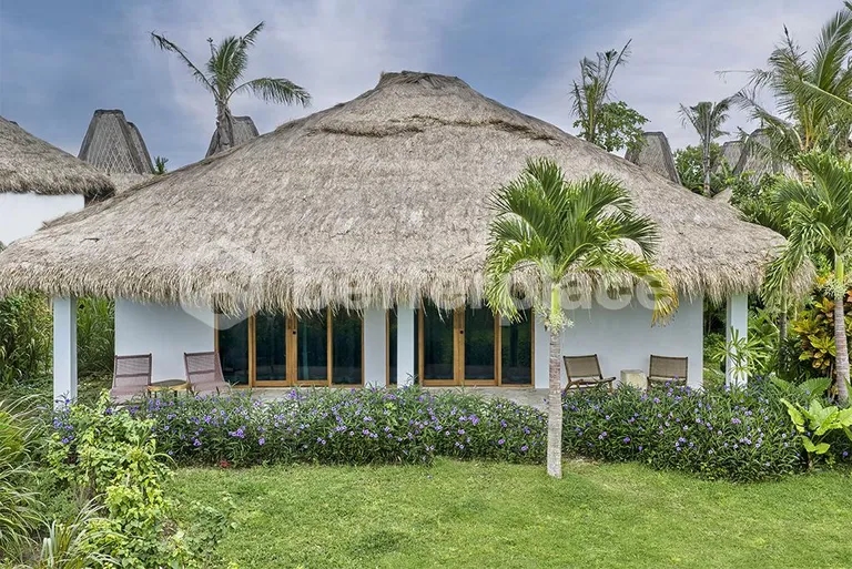 Experience the Beauty of Island Living – Elegant Tropical Villa with Soundproof Comfort, Traditional Alang-Alang Architecture, and World-Class Amenities