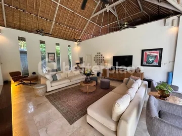 Rare Large-Land 2-Bed Villa for Rent in Umalas – Comfortable Tropical Home Near Bali’s Trendiest Beaches