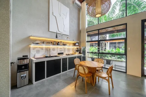 Modern Balinese Bliss, Spacious 1 Bedroom Loft Townhouse in Serene Babakan, Canggu