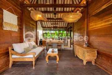 Живите в одном, позвольте другому — универсальная вилла Joglo с 3 спальнями, предлагающая частное проживание и доход от бутиковой аренды по одному адресу