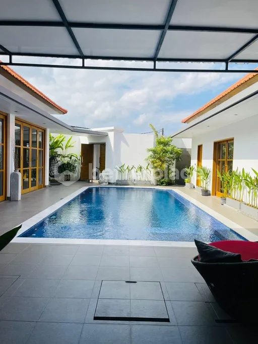 Spacious 3 Bedroom Villa in Kerobokan For Yearly Rental