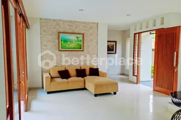 Contemporary Kerobokan Villa for Yearly Rental, Showcasing Elegant Design and Generous Family Living Spaces