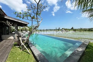 Majestic Joglo-Style 2-Bed Villa with 270° Rice Field Views – Serene Yearly Rental Near Nyanyi Beach