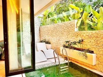 Experience Refined Coastal Luxury in South Bali with a Stunning Four-Bedroom Villa Featuring Rooftop Infinity Pool, Jacuzzi, Sauna, and Breathtaking Sunset Views