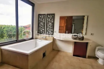 Seminyak’s Finest: Elegant 5-Bedroom Yearly rental Villa Perfect for Bali Real Estate Investment