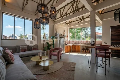 Your Polished Base on the Island — Turnkey Furnished Apartment Offering Comfort, Seclusion, and Effortless Coastal Access