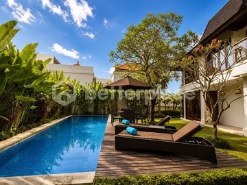 Elegant 4 Bedroom Family Villa with Spacious Garden in Padonan