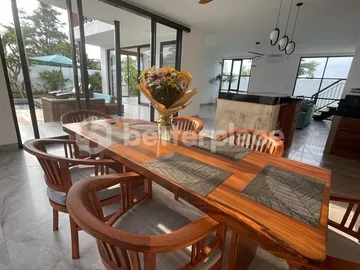 Modern Tropical Villa with Lush Garden and Private Pool in Bingin