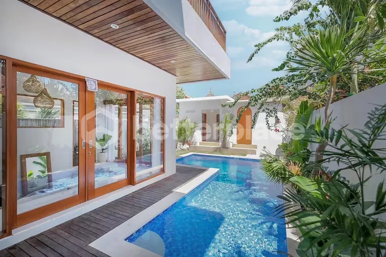 A Hidden Sanctuary in Echo Beach Featuring a Beautifully Curated 3-Bedroom Luxury Villa with Private Pool and Sophisticated Island Charm