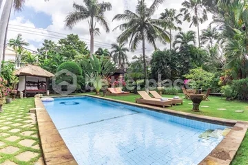 A Spacious 5 Bedroom Villa for Yearly Rental in Seminyak