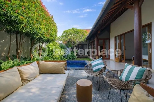 Your Family's Bali Home Awaits: Three Ensuite Bedrooms, Lush Garden and Air-Conditioned Living in Leafy Umalas
