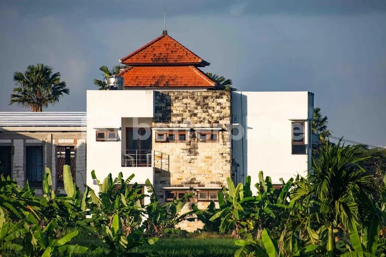 Spacious Tropical Villa in Canggu – 4 Bedrooms with Sunset & Greenbelt Views