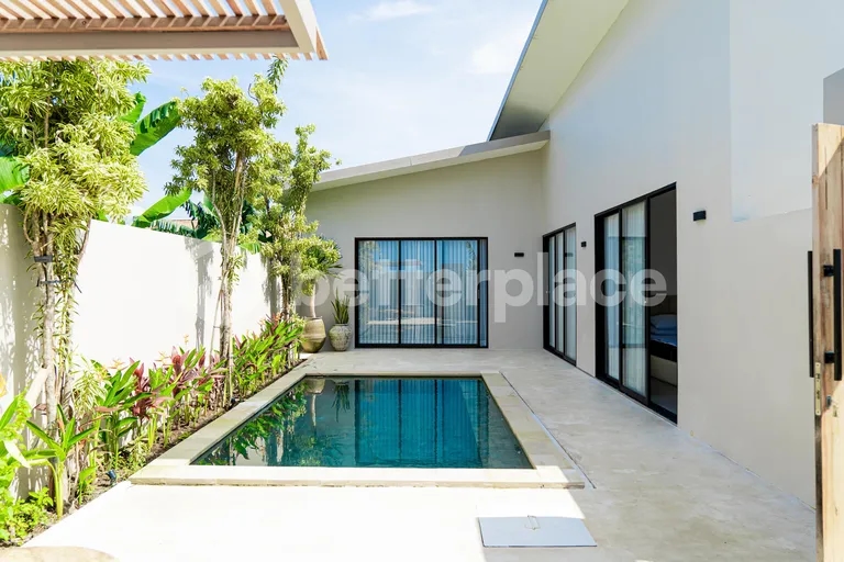 Modern Minimalist 2-Bedroom Villa Surrounded by Rice Fields in Padonan