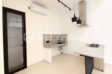 Villa Kontemporer Elegan 2-Kamar Tidur untuk Sewa Tahunan di Canggu – Batu Bolong, Hanya 3 Menit dari Pantai Munduk Catu dengan Rooftop Retreat dan Kolam Renang Pribadi