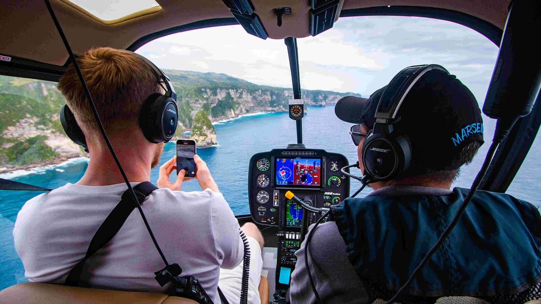 Helicopter 4 ISLANDS EAST WEST - Image 3