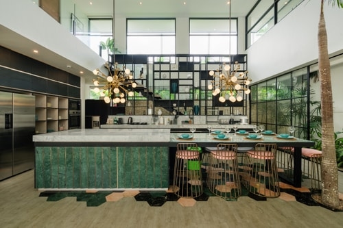 Deja Bali - 5BR Villa with Pool & Rooftop, Canggu
