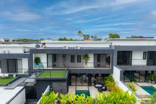 Joy - 3BR Villa with Pool and Rooftop, Canggu