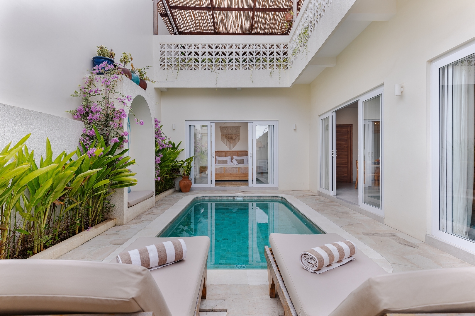 Mata Biru - 2BR with Pool and Rooftop, Uluwatu