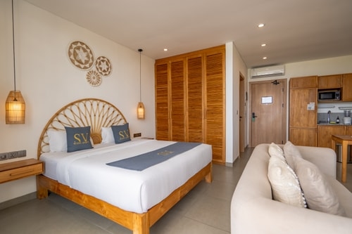 1BR Canggu Oceanwiew Suite – Pool, Walk to Batu Belig Beach