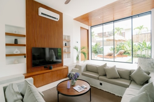 4BR Canggu Retreat Villa β Sunbed Rooftop & Pool