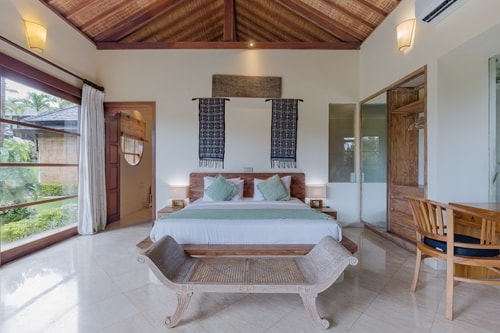Anaya Villa - 3 Bedroom Villa with Pool, Canggu