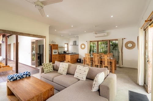 Santi - 3BR Villa with Pool & Daybed, Canggu