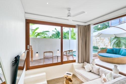 Luxury Canggu 1BR Suite | Sunkissed Pool & Sofabed