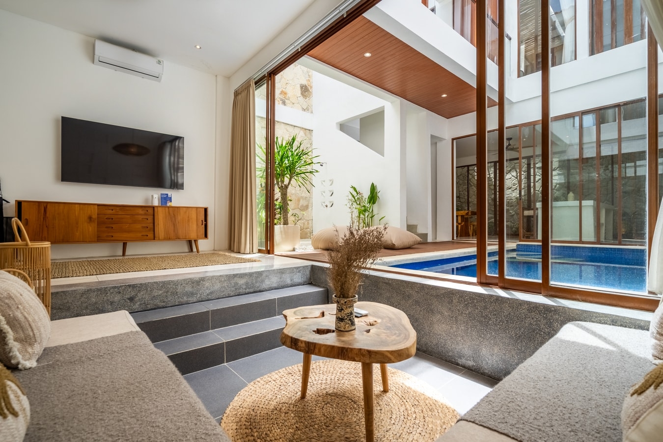 Carmel - 2BR Villa with Pool and Rooftop, Bingin
