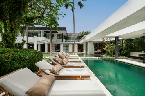 Deja Bali - Waterfall Pool & Bathtub Villa, Canggu