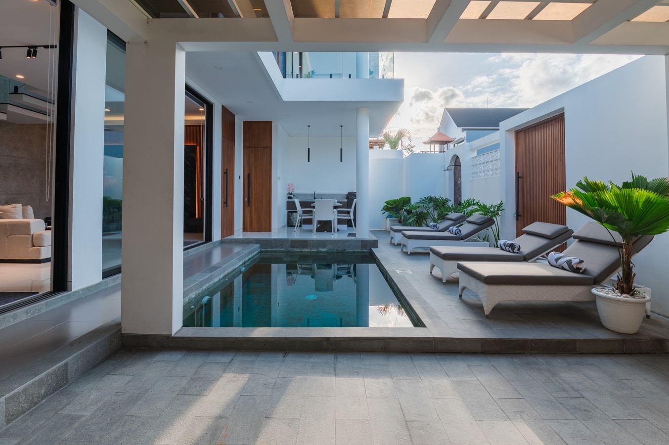 Sky Beach Villa - 2BR with BBQ and Pool, Seseh