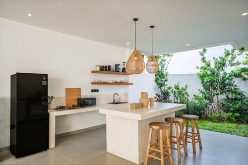 Modern Canggu 2BR Tropical Villa | Pool & Rooftop