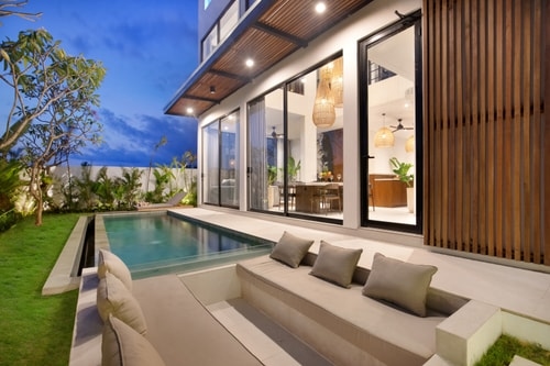 Artistic 4BR Coastal Villa w/ Infinity Pool & Sauna